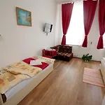 Bed & Breakfast Fehér Hajó Panzió és Vendéglő Győr