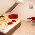 Feher Hajo Panzio Gyor