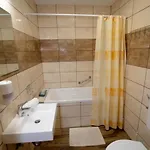 Feher Hajo Panzio Gyor