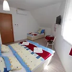 Feher Hajo Panzio Gyor Bed & Breakfast 3*