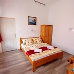 Feher Hajo Panzio Gyor Gyor
