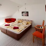 Bed & Breakfast Fehér Hajó Panzió és Vendéglő 3*