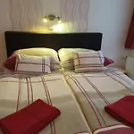 Fehér Hajó Panzió és Vendéglő Bed & Breakfast 3*