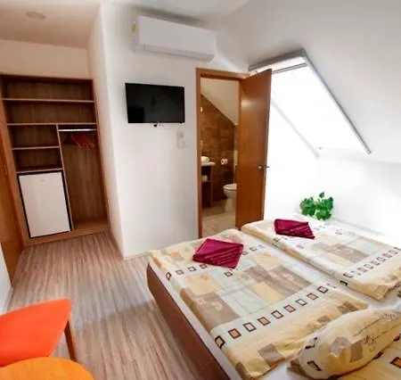 Feher Hajo Panzio Bed & Breakfast 3*