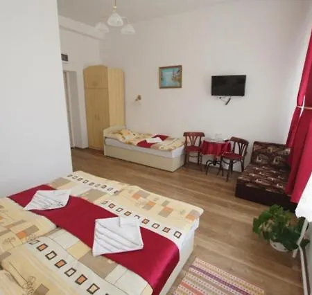 Feher Hajo Panzio 3*