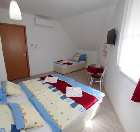 Feher Hajo Panzio Bed & Breakfast 3*