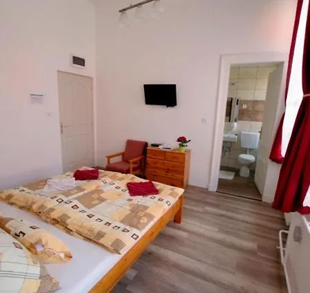 Feher Hajo Panzio Es Vendeglo Bed & Breakfast