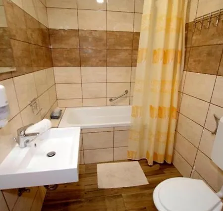 Feher Hajo Panzio 3*