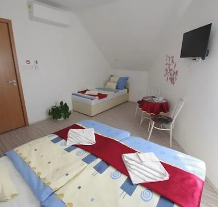 Feher Hajo Panzio Bed & Breakfast