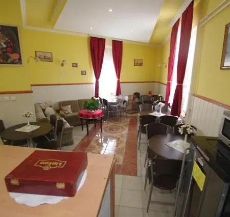 Feher Hajo Panzio 3* Győr