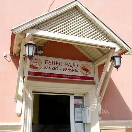 Fehér Hajó Panzió és Vendéglő Bed & Breakfast