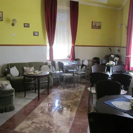 Bed & Breakfast Fehér Hajó Panzió és Vendéglő Győr