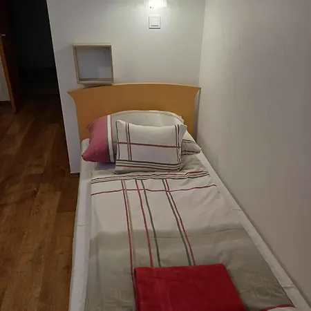 Feher Hajo Panzio 3*