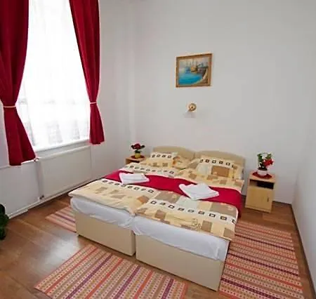 Feher Hajo Panzio Ráb