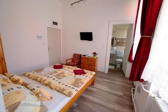 Feher Hajo Panzio Bed & Breakfast