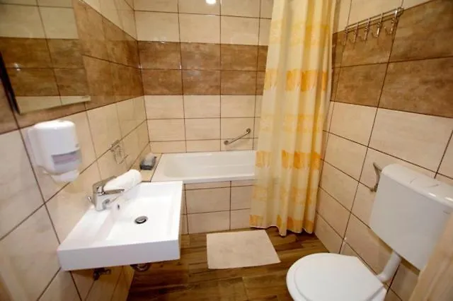 Feher Hajo Panzio 3*