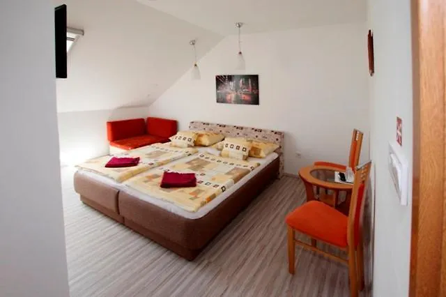 Bed & Breakfast Fehér Hajó Panzió és Vendéglő 3*